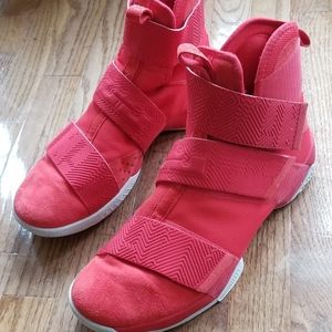 Nike LeBron Zoom Soldier 10 Lux Red
